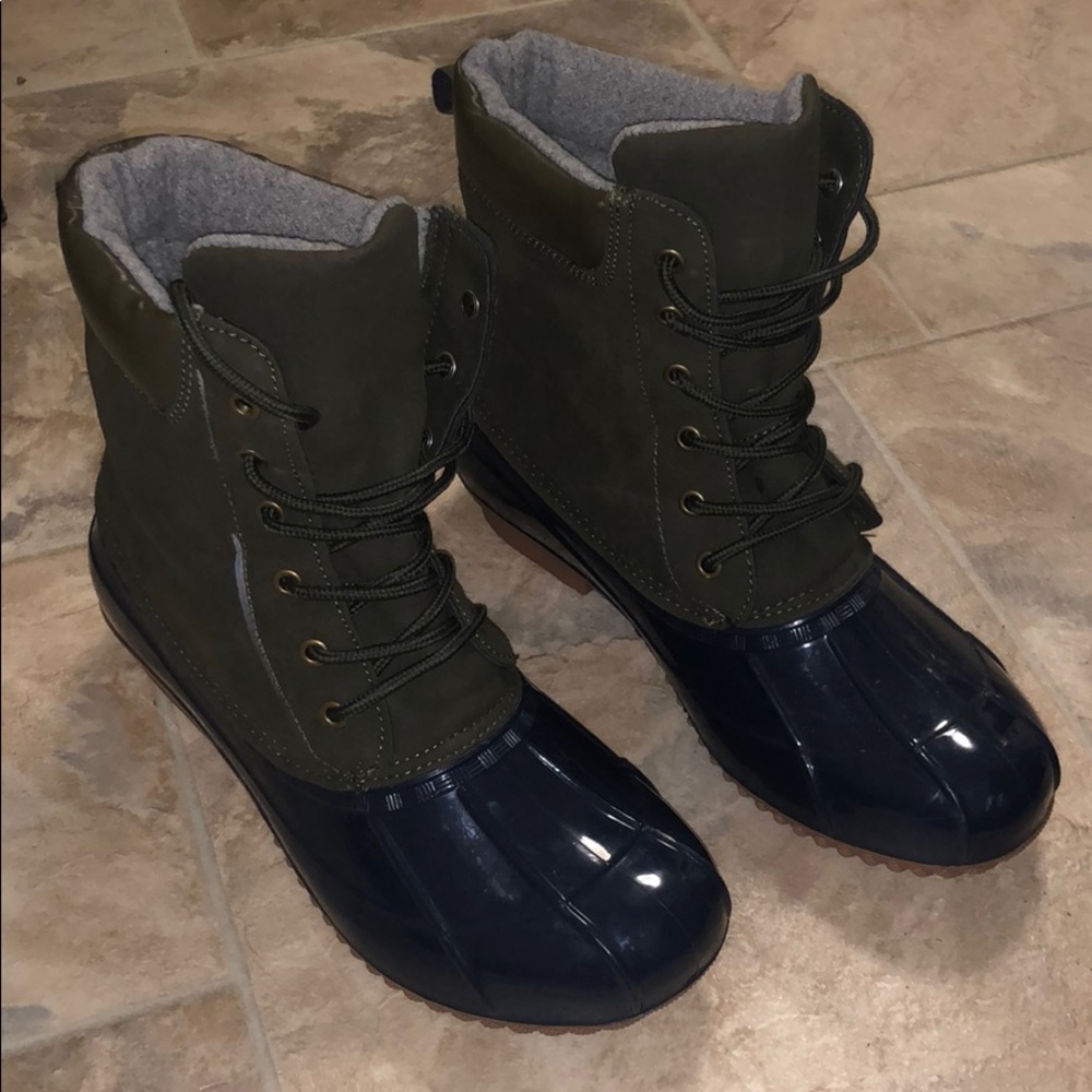 Duck boots